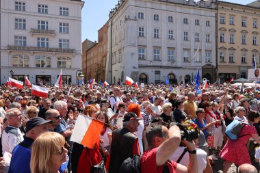 Krakow, Polonya - 4 Haziran 2023: Özgürlük yürüyüşü, demokrasiyi savunmak için yürüyüş, Krakow Varşova 'daki büyük yürüyüşü destekliyor.