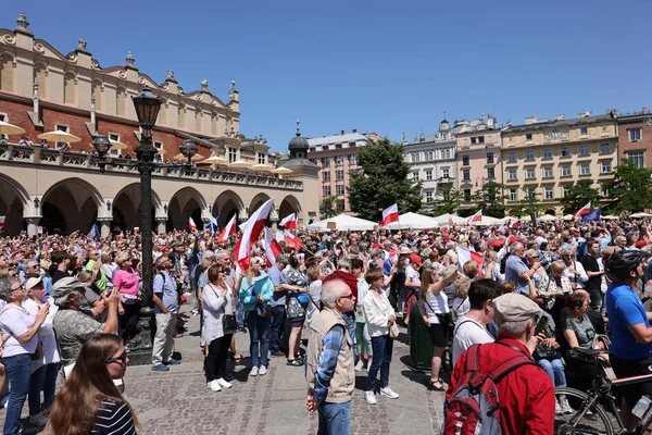 ポーランドのクラクフ 2023年6月4日 自由の行進 民主主義の防衛の行進 クラクフはワルシャワの大行進をサポートしています — ストック写真