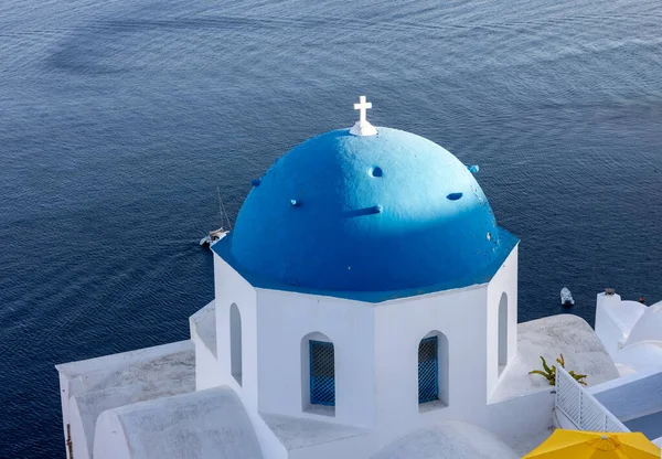 Utsikt Från Utsiktspunkten Oia Byn Med Blå Kupol Grekisk Ortodox — Stockfoto