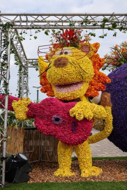 Noordwijk, Hollanda - 22 Nisan 2023: Bloemencorso Bollenstreek 'te Noordwijk' ten Hollanda 'daki Haarlem' e her yıl düzenlenen Bahar Çiçeği Geçidi 'nde muhteşem çiçekler kaplandı. 