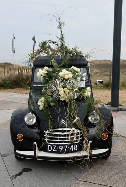 Noordwijk Ολλανδία Απριλίου 2023 Αυτοκίνητα Διακοσμημένα Λουλούδια Που Συμμετέχουν Στο — Φωτογραφία Αρχείου