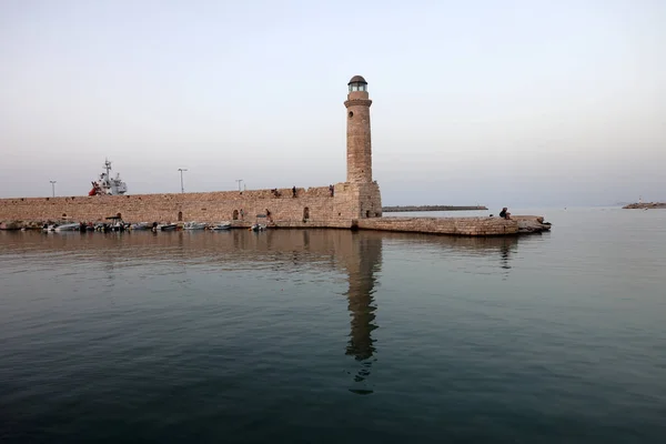 レティムノン クレタ島 ギリシャ 2021年9月18日 レティムノンの旧ヴェネツィア港の灯台のビュー ギリシャのクレタ島 — ストック写真