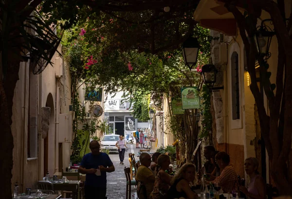 그리스 크레타섬 2021 카페와 시가지의 — 스톡 사진