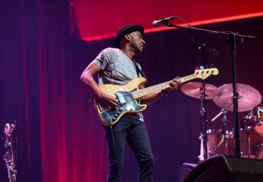 Cracow, Polonya - 17 Temmuz 2023: Marcus Miller Avrupa Turu 2023 Krakow 'da düzenlenen 28. Yaz Caz Festivali' nde Kongre Merkezi ICE Cracow 'da sahnelendi. 