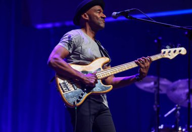 Cracow, Polonya - 17 Temmuz 2023: Marcus Miller Avrupa Turu 2023 Krakow 'da düzenlenen 28. Yaz Caz Festivali' nde Kongre Merkezi ICE Cracow 'da sahnelendi. 