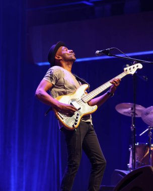 Cracow, Polonya - 17 Temmuz 2023: Marcus Miller Avrupa Turu 2023 Krakow 'da düzenlenen 28. Yaz Caz Festivali' nde Kongre Merkezi ICE Cracow 'da sahnelendi. 