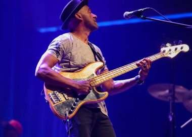 Cracow, Polonya - 17 Temmuz 2023: Marcus Miller Avrupa Turu 2023 Krakow 'da düzenlenen 28. Yaz Caz Festivali' nde Kongre Merkezi ICE Cracow 'da sahnelendi. 