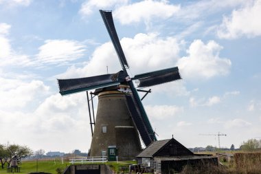Hollanda 'daki Kinderdijk' teki 19 rüzgar değirmeninden biri. 1740 yılında inşa edilen, Hollanda 'daki en büyük yel değirmeni yoğunluğu, UNESCO' nun dünya mirası alanı.. 