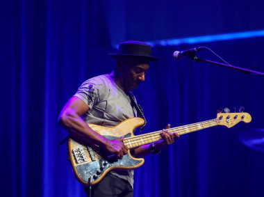 Cracow, Polonya - 17 Temmuz 2023: Marcus Miller Avrupa Turu 2023 Krakow 'da düzenlenen 28. Yaz Caz Festivali' nde Kongre Merkezi ICE Cracow 'da sahnelendi. 