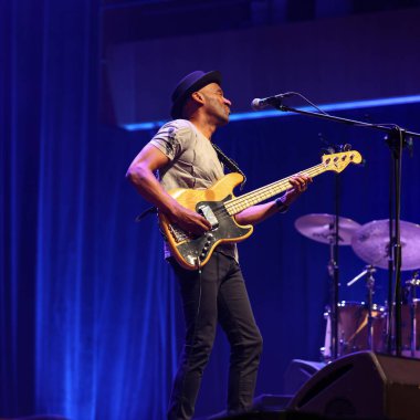 Cracow, Polonya - 17 Temmuz 2023: Marcus Miller Avrupa Turu 2023 Krakow 'da düzenlenen 28. Yaz Caz Festivali' nde Kongre Merkezi ICE Cracow 'da sahnelendi. 