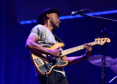 Cracow, Polonya - 17 Temmuz 2023: Marcus Miller Avrupa Turu 2023 Krakow 'da düzenlenen 28. Yaz Caz Festivali' nde Kongre Merkezi ICE Cracow 'da sahnelendi. 