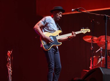 Cracow, Polonya - 17 Temmuz 2023: Marcus Miller Avrupa Turu 2023 Krakow 'da düzenlenen 28. Yaz Caz Festivali' nde Kongre Merkezi ICE Cracow 'da sahnelendi. 