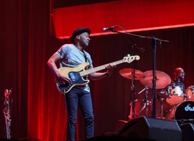 Cracow, Polonya - 17 Temmuz 2023: Marcus Miller Avrupa Turu 2023 Krakow 'da düzenlenen 28. Yaz Caz Festivali' nde Kongre Merkezi ICE Cracow 'da sahnelendi. 