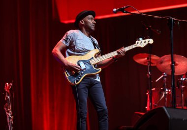 Cracow, Polonya - 17 Temmuz 2023: Marcus Miller Avrupa Turu 2023 Krakow 'da düzenlenen 28. Yaz Caz Festivali' nde Kongre Merkezi ICE Cracow 'da sahnelendi. 
