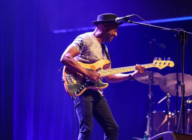 Cracow, Polonya - 17 Temmuz 2023: Marcus Miller Avrupa Turu 2023 Krakow 'da düzenlenen 28. Yaz Caz Festivali' nde Kongre Merkezi ICE Cracow 'da sahnelendi. 