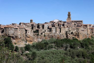 Pitigliano - İtalya 'nın Toskana kentindeki Tuff Tepesi' nde Etrüsk zamanında kurulan ortaçağ şehri..