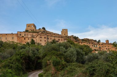 Montemassi, Grosseto ilinin güçlendirilmiş bir köyüdür. Toskana 'da. İtalya