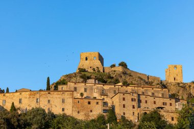 Montemassi, Grosseto ilinin güçlendirilmiş bir köyüdür. Toskana 'da. İtalya