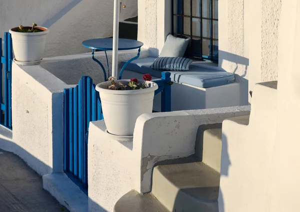 Fehérre Meszelt Házak Terasszal Medencével Gyönyörű Kilátással Imerovigli Santorini Szigeten — Stock Fotó