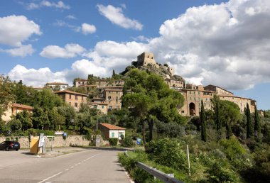 Montemassi, Grosseto ilinin güçlendirilmiş bir köyüdür. Toskana 'da. İtalya