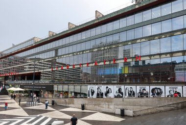 Stockholm, İsveç - 25 Temmuz 2023: Stockholm 'de Kulturhuset, Sergels Torg Halk Meydanı Kültür Evi