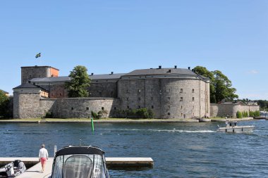 Vaxholm, İsveç - 27 Temmuz 2023 - Vaxholm Kalesi, Stockholm Takımadası 'ndaki Vaxholmen Adası' nda bulunan tarihi bir kaledir.