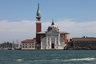 Venedik, İtalya - 5 Eylül 2022: San Giorgio Maggiore Bazilikası, Andrea Palladio tarafından tasarlandı ve San Giorgio Maggiore adasında yer aldı..