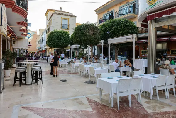 Torremolinos Spanien September 2023 Butikker Barer Cafeer Restauranter Fodgænger Distrikt Royaltyfrie stock-billeder