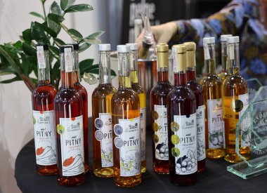 Cracow, Polonya - 17 Kasım 2022: Uluslararası Şarap Fuarı ENOEXPO, Krakow. Dünyanın dört bir yanından şarap üreticileri ithalat dağıtımcıları ve temsilcileriyle tanışıyor.. 