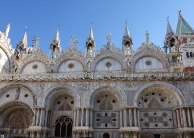 Venedik 'teki St. Mark Bazilikası' nın kuzey cephesi. İtalya
