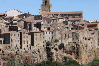 Pitigliano - İtalya 'nın Toskana kentindeki Tuff Tepesi' nde Etrüsk zamanında kurulan ortaçağ şehri..