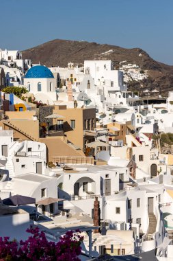 Santorini Adası, Cyclades, Yunanistan 'daki Oia' da beyazlatılmış evler
