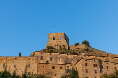 Montemassi, Grosseto ilinin güçlendirilmiş bir köyüdür. Toskana 'da. İtalya