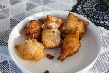 Şekerli ev yapımı börekler.