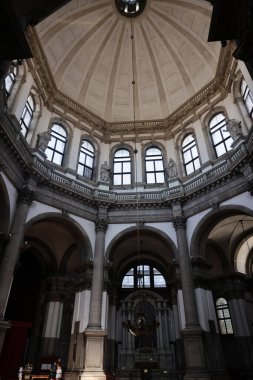  Venedik, İtalya - 5 Eylül 2022 Santa Maria Della Salute 1630 'da Venedik nüfusunun neredeyse üçte birini kaplayan salgından şehrin kurtuluşu için adak olarak inşa edildi.