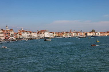 Venedik, İtalya - 5 Eylül 2022: Venedik San Marco Kanalı 'ndan Punta della Dogana