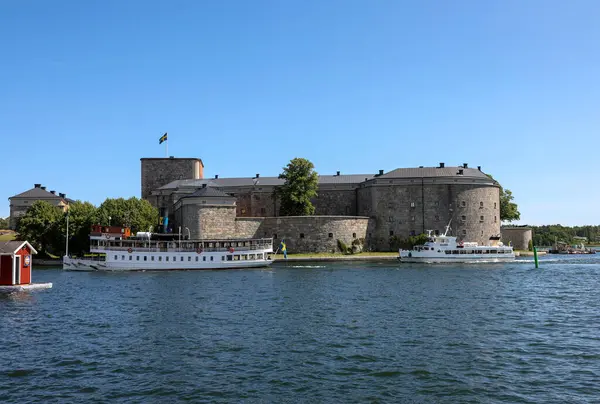 Vaxholm, İsveç - 27 Temmuz 2023 - Vaxholm Kalesi, Stockholm Takımadası 'ndaki Vaxholmen Adası' nda bulunan tarihi bir kaledir.