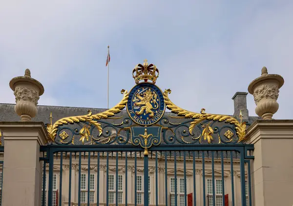 Гаага Нидерланды Апреля 2023 Года Королевский Герб Воротах Дворца Нурдейнде Стоковое Фото