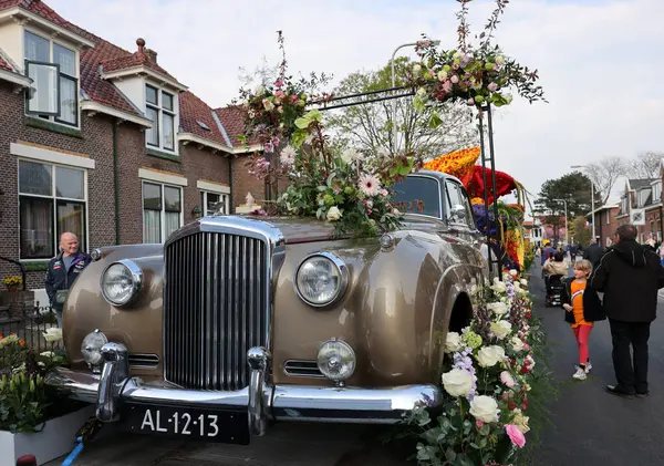 Noordwijkerhout Países Bajos Abril 2023 Bentley Decorado Con Flores Presentado — Foto de Stock