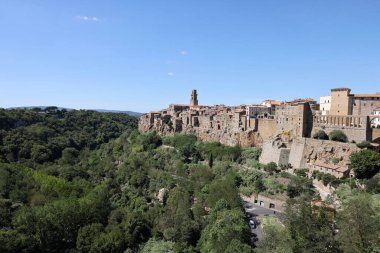 Pitigliano - İtalya 'nın Toskana kentindeki Tuff Tepesi' nde Etrüsk zamanında kurulan ortaçağ şehri..