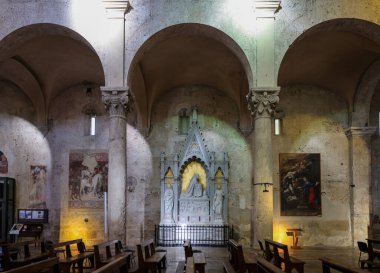 Sahip Marittima, İtalya - 11 Eylül 2022: Sahip Marittima 'daki Saint Cerbonius katedralinin içi. İtalya