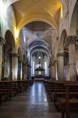 Sahip Marittima, İtalya - 11 Eylül 2022: Sahip Marittima 'daki Saint Cerbonius katedralinin içi. İtalya