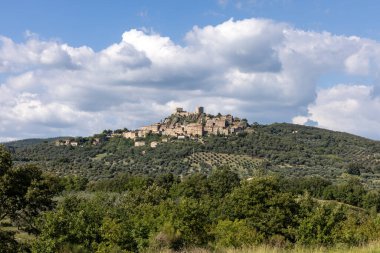 Montemassi, Grosseto ilinin güçlendirilmiş bir köyüdür. Toskana 'da. İtalya