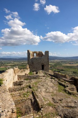 Montemassi, Grosseto ilinin güçlendirilmiş bir köyüdür. Toskana 'da. İtalya
