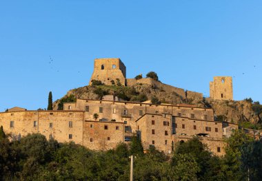 Montemassi, Grosseto ilinin güçlendirilmiş bir köyüdür. Toskana 'da. İtalya