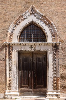 San Gregorio, Venedik, İtalya Kilisesi 'nin şaşaalı kapısı ve cephesi