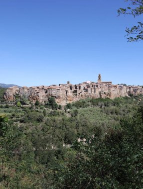 Pitigliano - İtalya 'nın Toskana kentindeki Tuff Tepesi' nde Etrüsk zamanında kurulan ortaçağ şehri..