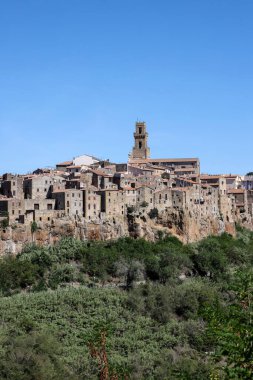 Pitigliano - İtalya 'nın Toskana kentindeki Tuff Tepesi' nde Etrüsk zamanında kurulan ortaçağ şehri..
