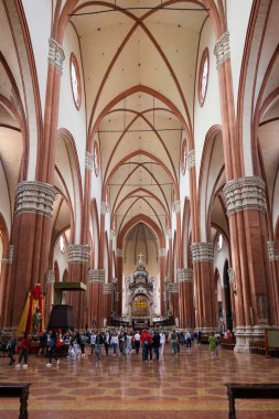 Bologna, İtalya - 9 Mayıs 2024: San Petronio Bazilikası, Bologna. İtalya