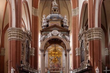 Bologna, İtalya - 9 Mayıs 2024: San Petronio Bazilikası, Bologna. İtalya